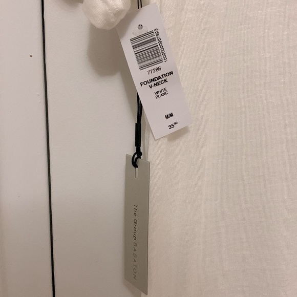 The Group by Babaton White V-Neck Tee (US M). NWT. - Picture 4 of 4